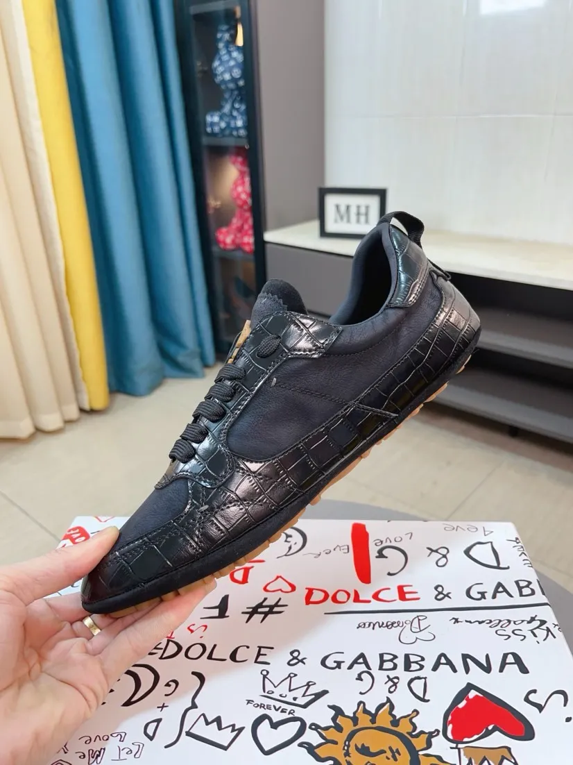 Men's shoes💰560🌹🌹"Dolce & Gabbana DG" original imported first-layer cowhide➕sheepskin lining, light on the foot, comfortable, versatile, original special outsole🔥favored by trendy men, welcome to compare quality🔥exquisite luxury, super A level! Compared with the genuine product at the counter, the version is no worse at all! Code number 38-44